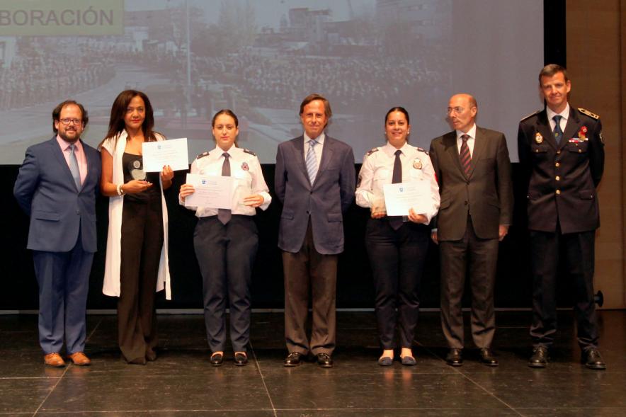 Homenaje a la Policía Local - Día de San Juan 2018 - Plano del escenario con  el equipo municipal y los homenajeados.