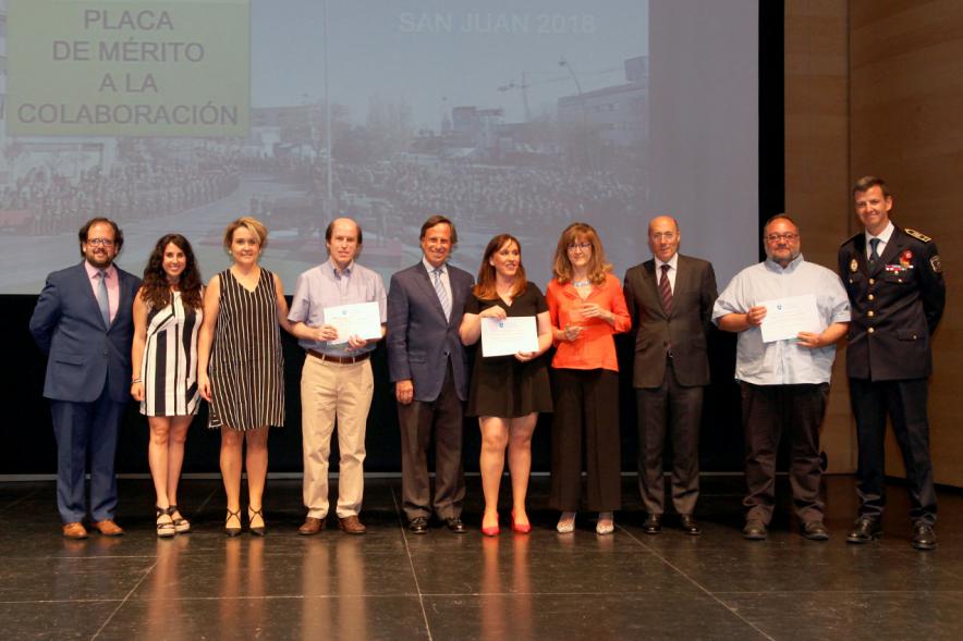 Homenaje a la Policía Local - Día de San Juan 2018 - Posado de las autoridades municipales, los  mandos policiales y los homenajeados.