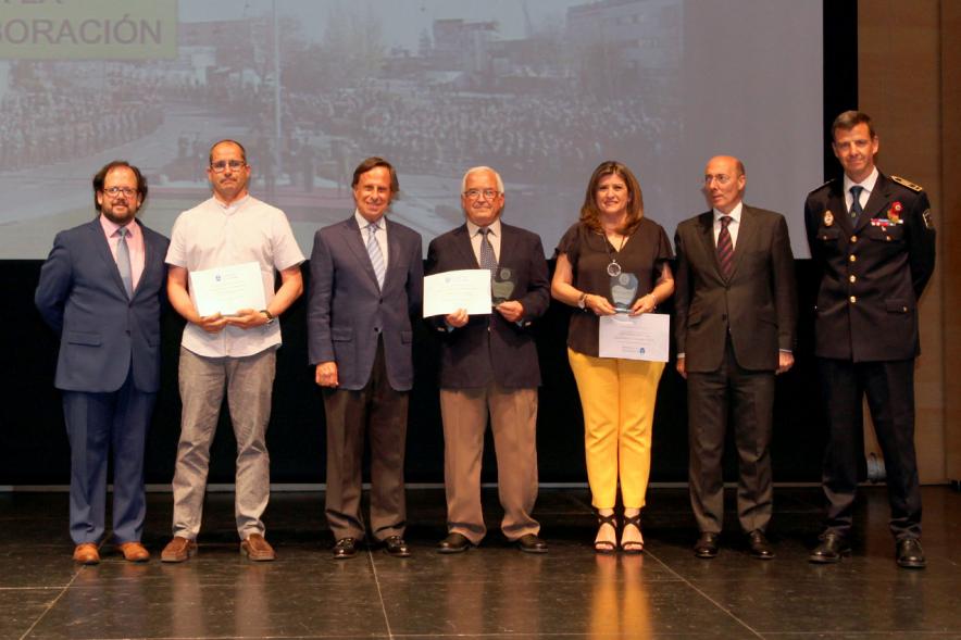Homenaje a la Policía Local - Día de San Juan 2018 - Posado de las autoridades municipales, los  mandos policiales y los homenajeados.