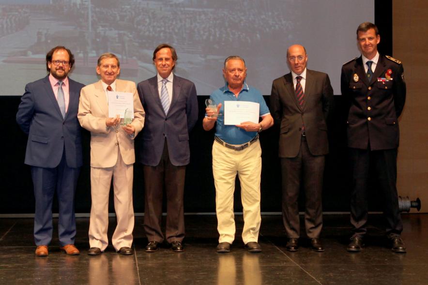 Homenaje a la Policía Local - Día de San Juan 2018 -  Posado de las autoridades municipales, los  mandos policiales y los homenajeados.