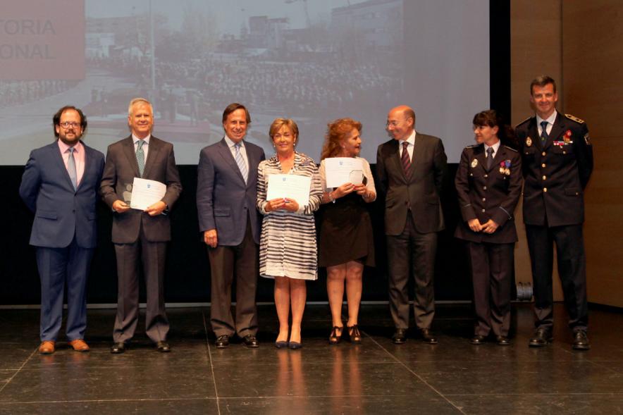 Homenaje a la Policía Local - Día de San Juan 2018 - Posado de las autoridades municipales, los  mandos policiales y los homenajeados.