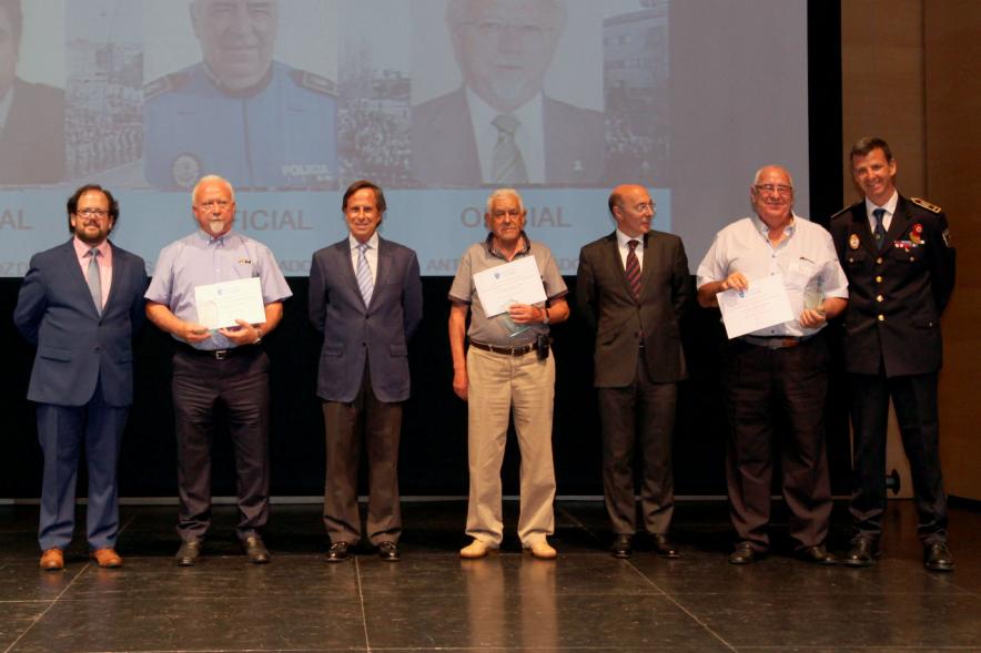 Homenaje a la Policía Local - Día de San Juan 2018 -Plano de las autoridades con los homenajeados.