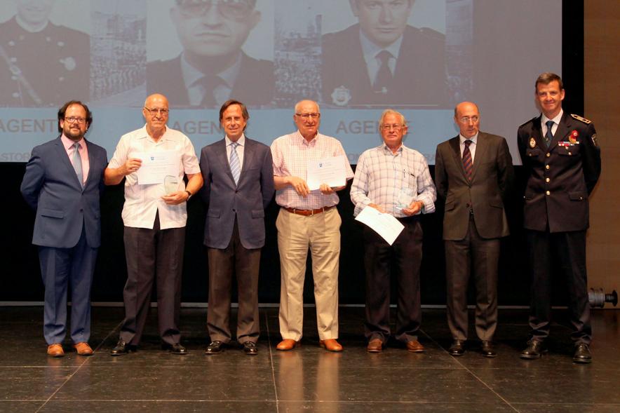 Homenaje a la Policía Local - Día de San Juan 2018 - Plano de las autoridades con los homenajeados.