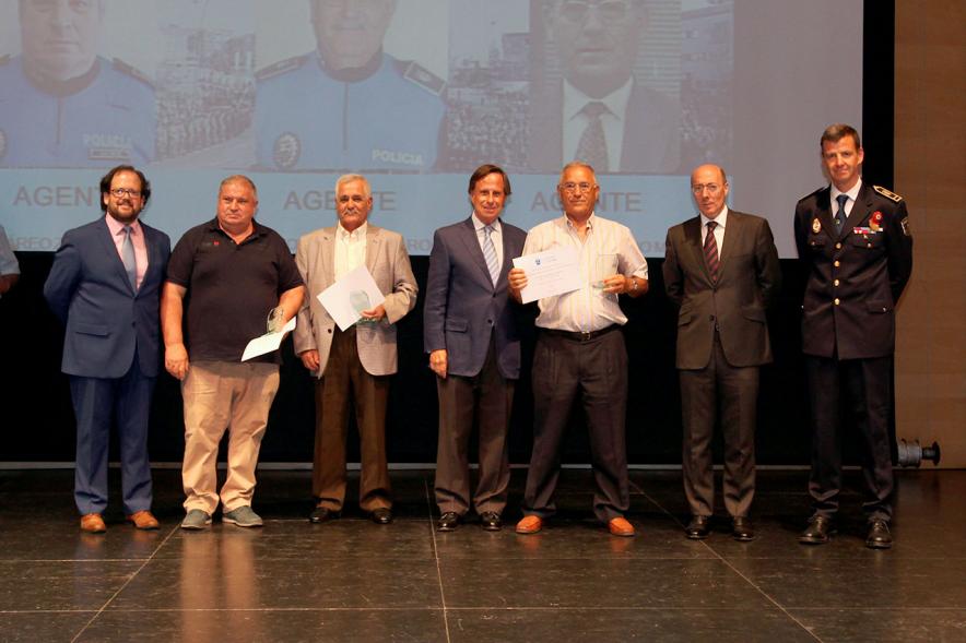 Homenaje a la Policía Local - Día de San Juan 2018 - Posado de las autoridades municipales, los  mandos policiales y los homenajeados.