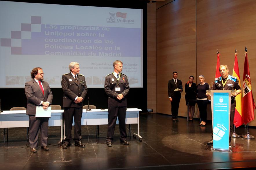Ier Encuentro de las Policías Locales de la Comunidad de Madrid - Imagen de una de las autoridades presentes dirigiéndose al público presente en el acto.