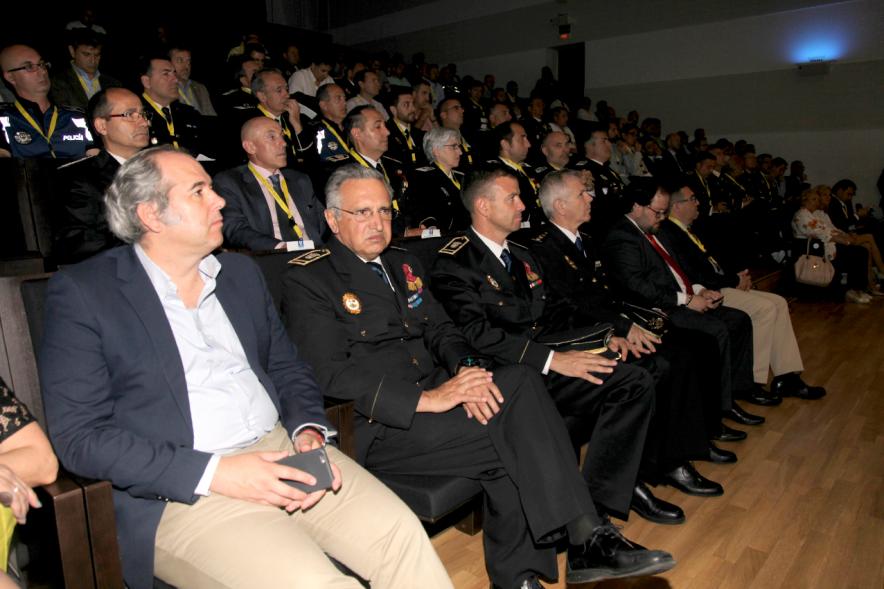 Ier Encuentro de las Policías Locales de la Comunidad de Madrid - Imagen de las  autoridades asistentes al acto.