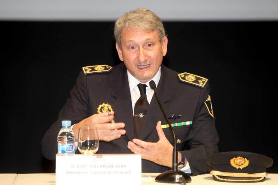 Ier Encuentro de las Policías Locales de la Comunidad de Madrid - Imagen de una de las autoridades presentes dirigiéndose al público presente en el acto.