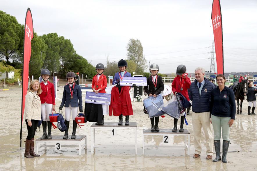 Campeonato de la CM de Salto de Ponis e Interescuelas - Imagen del pódium con los ganadores del campeonato.