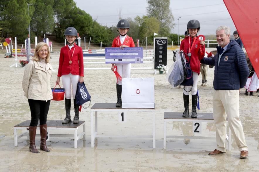 Campeonato de la CM de Salto de Ponis e Interescuelas - Imagen del pódium con los ganadores del campeonato.