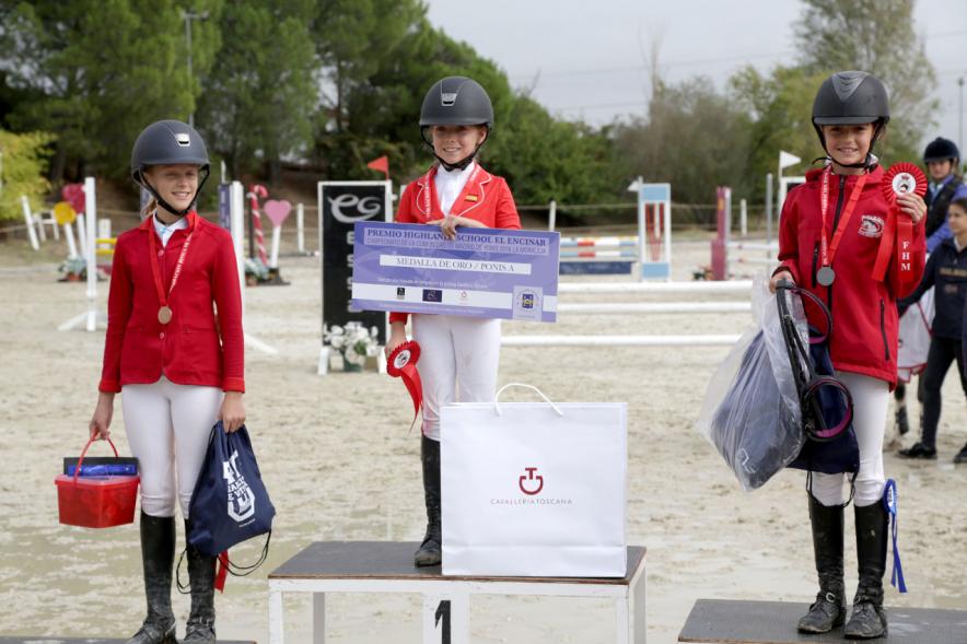 Campeonato de la CM de Salto de Ponis e Interescuelas - Imagen del pódium con los ganadores del campeonato.