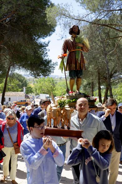 Romeros portando al Santo en procesión
