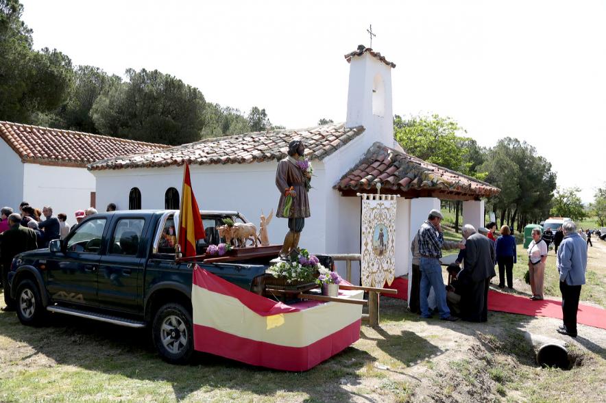 Romeros en la ermita 