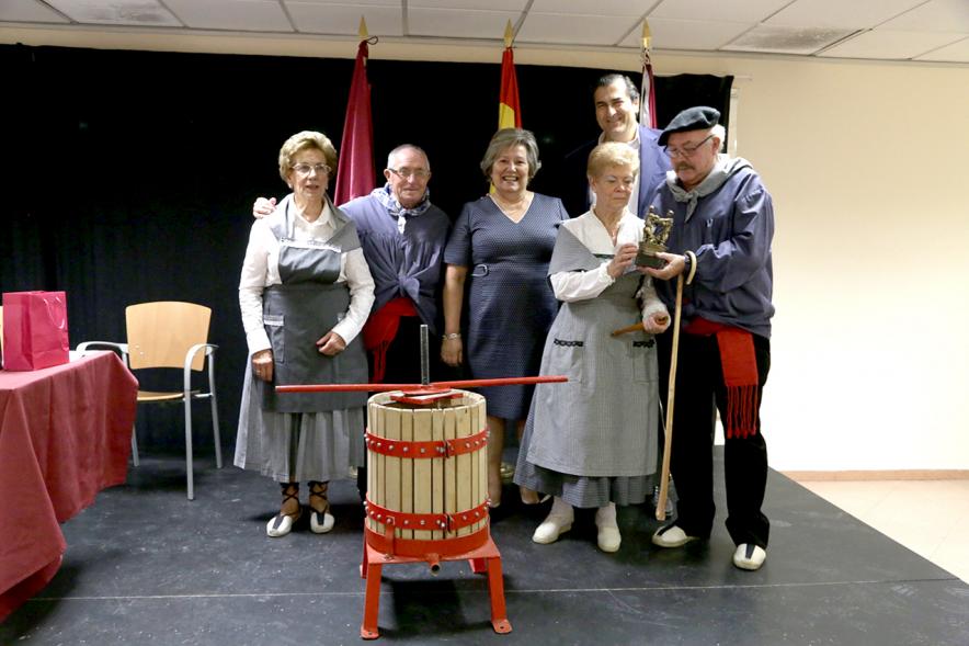 Pregón Fiesta Casa de Castilla la Mancha 2017 - Posado del concejal   y  los  participantes.