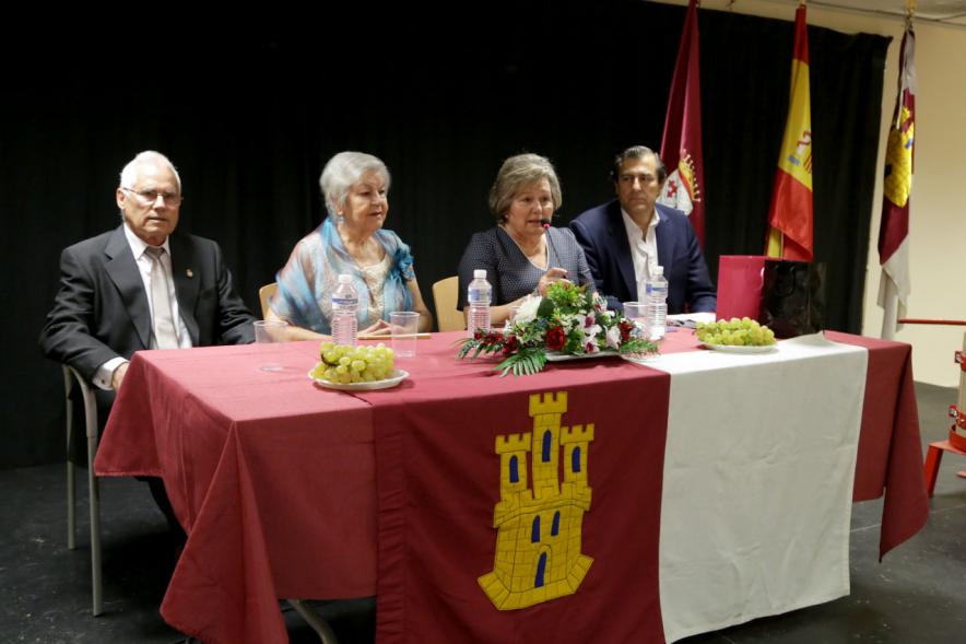 Pregón Fiesta Casa de Castilla la Mancha 2017 - Mesa principal con el concejal y los organizadores.