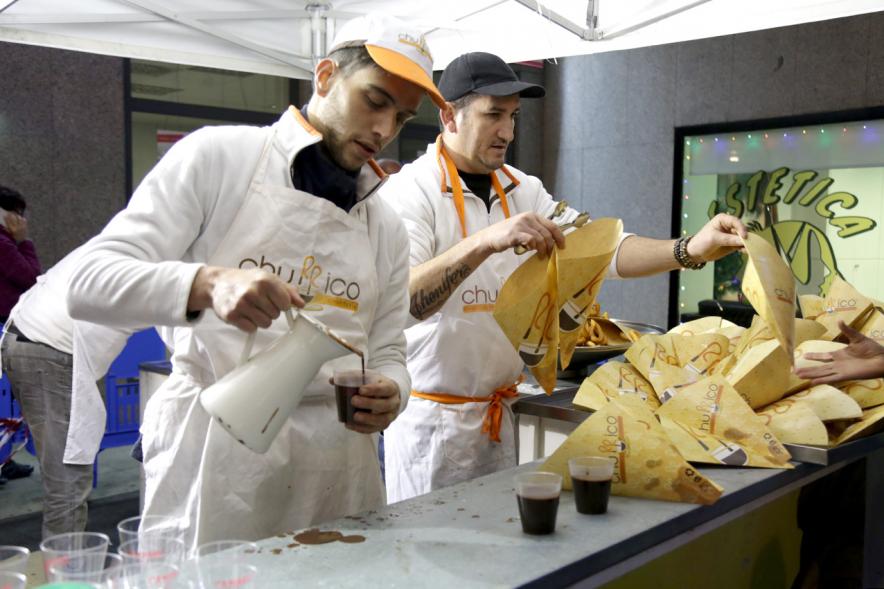Pregón de las Fiestas Virgen de La Paz por Manu Tenorio - Imagen de un puesto de churros.