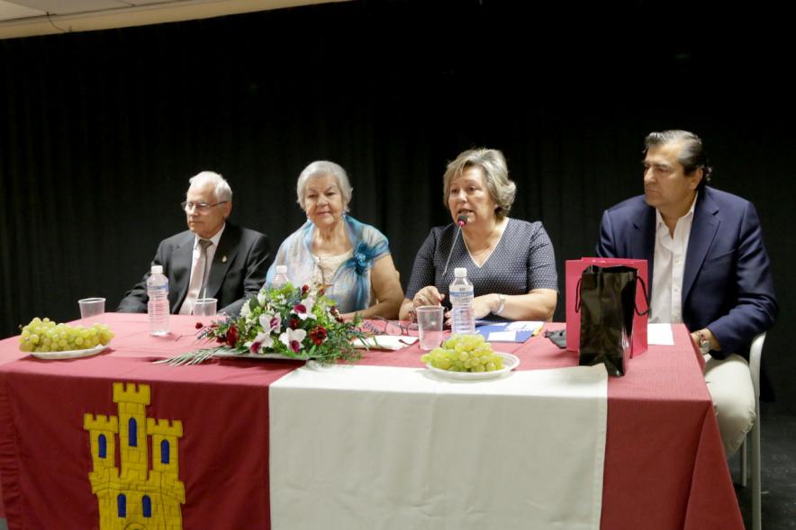 Pregón Fiesta Casa de Castilla la Mancha 2017 - Mesa principal, el concejal y los organizadores.