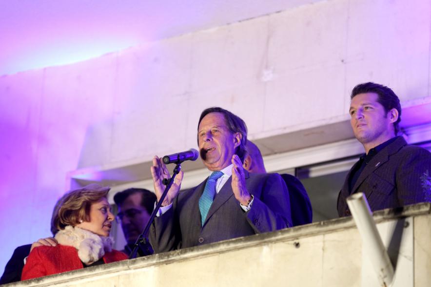 Pregón de las Fiestas Virgen de La Paz por Manu Tenorio - Imagen del alcalde García de Vinuesa presentando a Manu Tenorio. 