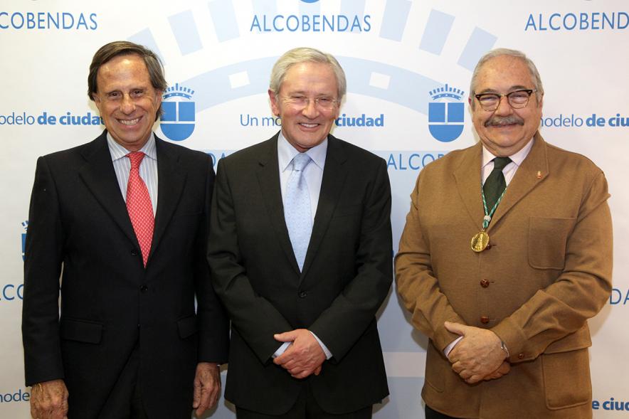Pregón Fiestas Virgen de la Paz 2018 - El alcalde, el pregonero y un empresario.