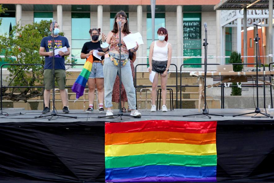 Pregón Día del Orgullo 2021 - Imagen de un momento del discurso de una de las  participantes del Pregón.