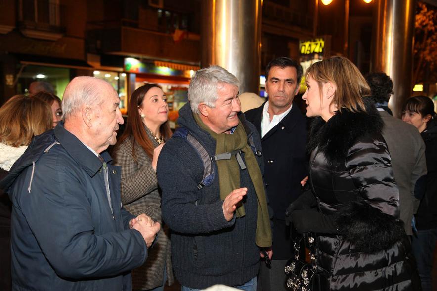 Aitana Arteta hablando con los vecinos de Alcobendas. Pregón Fiestas Virgen de la Paz 2020 