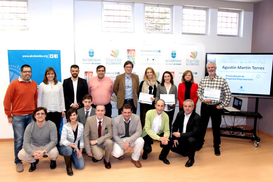 Clausura Ier Programa de Preincubación de Empresas - Posado de los participantes y las autoridades.