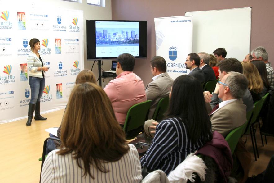 Clausura Ier Programa de Preincubación de Empresas - Imagen de la ponente y los asistentes..