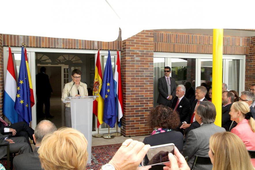 Entrega Premio Cámara de Comercio de Bélgica y Luxemburgo - Imagen de una de las personalidades asistente al acto dirigiéndose al público.