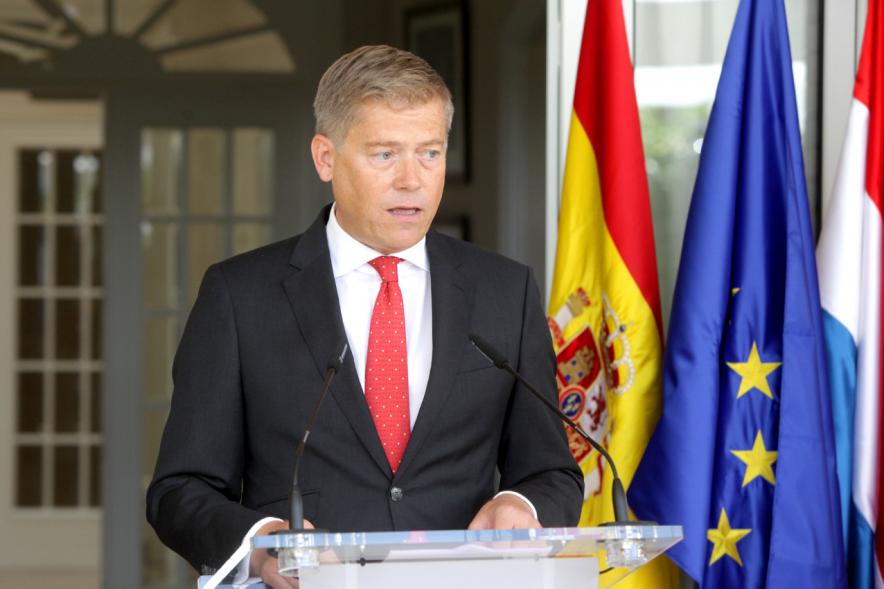 Entrega Premio Cámara de Comercio de Bélgica y Luxemburgo - Imagen del representante de la Cámara de Comercio de Bélgica y Luxemburgo dirigiéndose a los asistentes al acto.