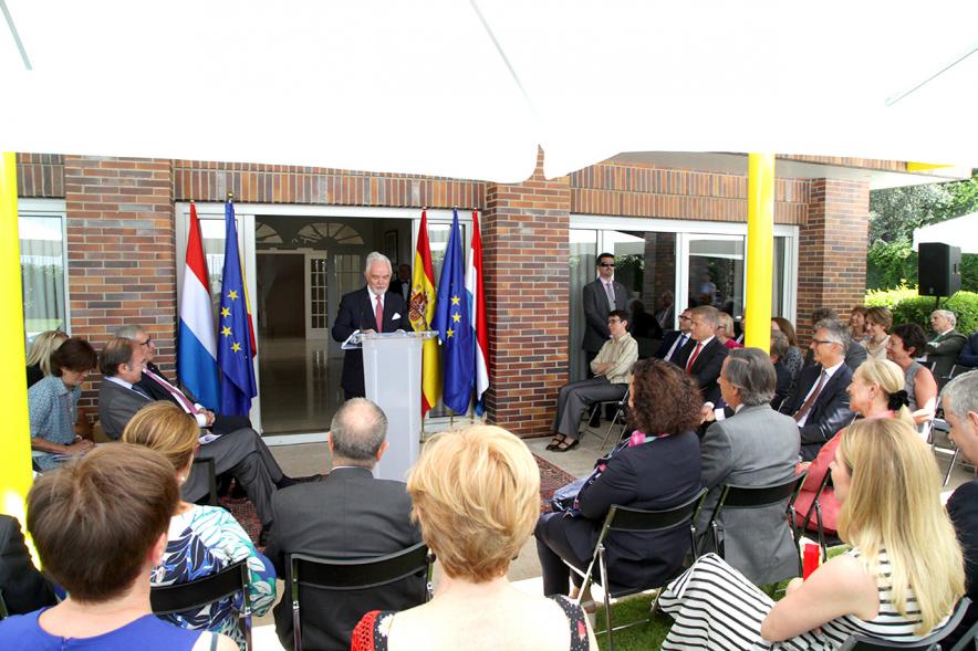 Entrega Premio Cámara de Comercio de Bélgica y Luxemburgo - Imagen de una de las personalidades asistente al acto dirigiéndose al público.