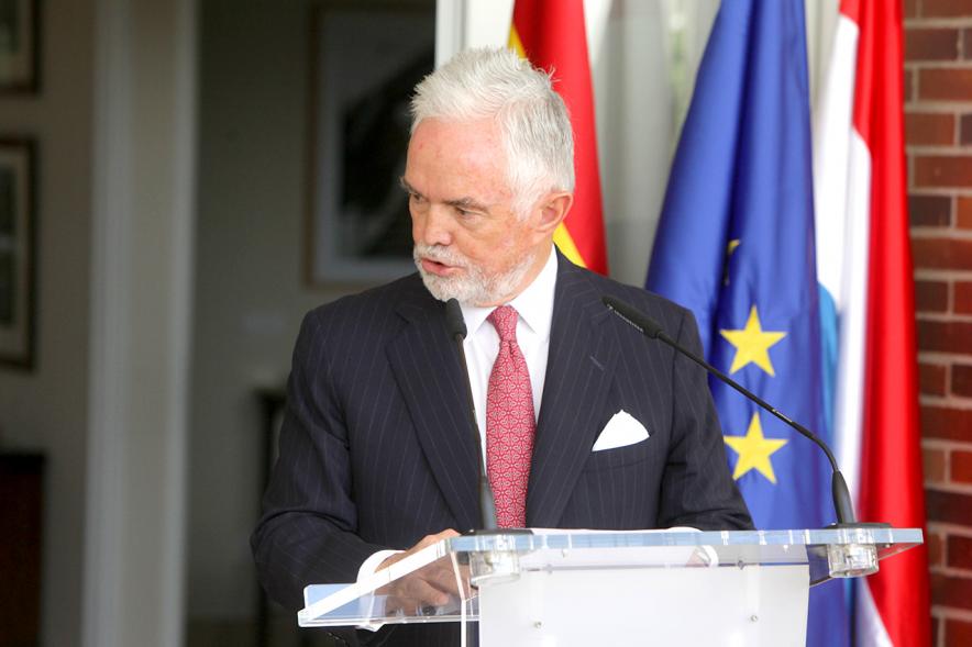 Entrega Premio Cámara de Comercio de Bélgica y Luxemburgo - Imagen de una de las personalidades asistente al acto dirigiéndose al público.