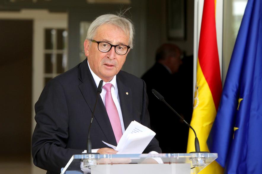 Entrega Premio Cámara de Comercio de Bélgica y Luxemburgo - Imagen de una de las personalidades asistente al acto dirigiéndose al público.