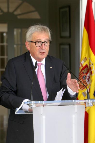 Entrega Premio Cámara de Comercio de Bélgica y Luxemburgo - Imagen de una de las personalidades asistente al acto dirigiéndose al público.