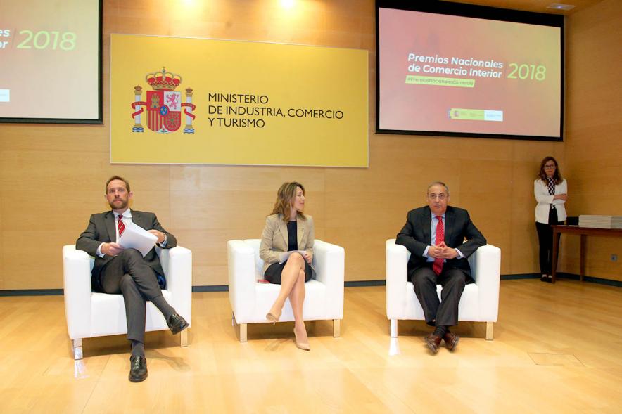 Entrega Premios Nacionales de Comercio Interior 2018 - Imagen la secretaria de Estado de Comercio, Xiana Méndez, el subsecretario del Ministerio de Industria, Comercio y Turismo, Fernando Valdés, y el presidente de la Confederación Española de Comercio, Manuel García-Izquierdo que presiden esta entrega de premios.
