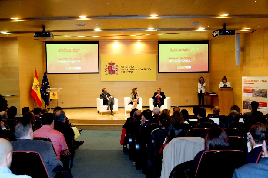 Entrega Premios Nacionales de Comercio Interior 2018 - Imagen lejana de las autoridades que presiden el acto.