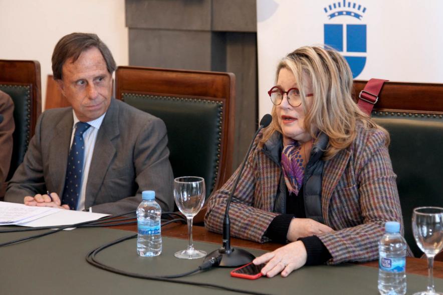 Mercedes Monmany, escritora y Alcalde Ignacio de Vinuesa.