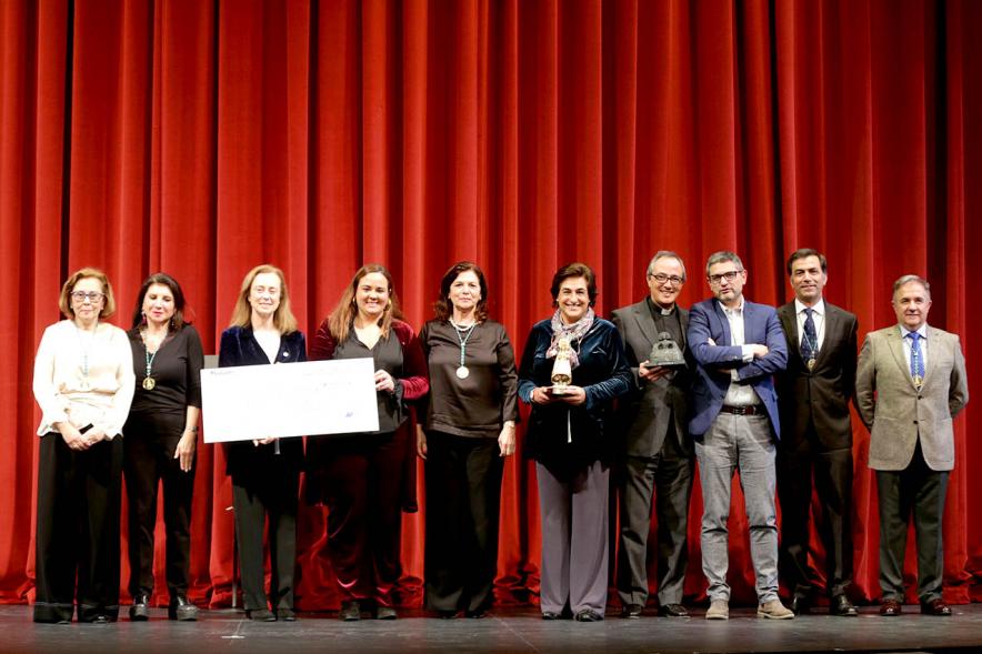 Alcalde Rafael Sánchez y premiados.