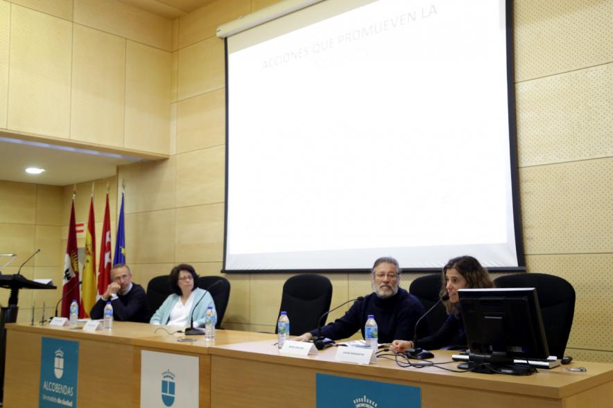 II Premios de Prácticas Inclusivas en el TEA - Imagen de la pantalla y la mesa de otros ponentes.