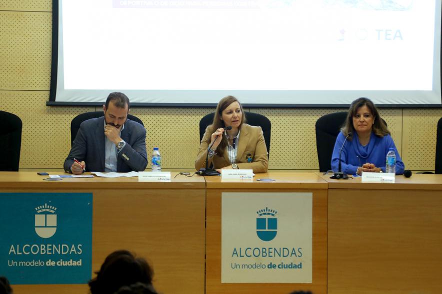 II Premios de Prácticas Inclusivas en el TEA - Imagen de la mesa de ponentes. 