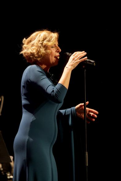Entrega Premios Atenea y Hombres por la Igualdad 2018 - Imagen de la cantante Soledad Giménez, en un momento de su actuación.
