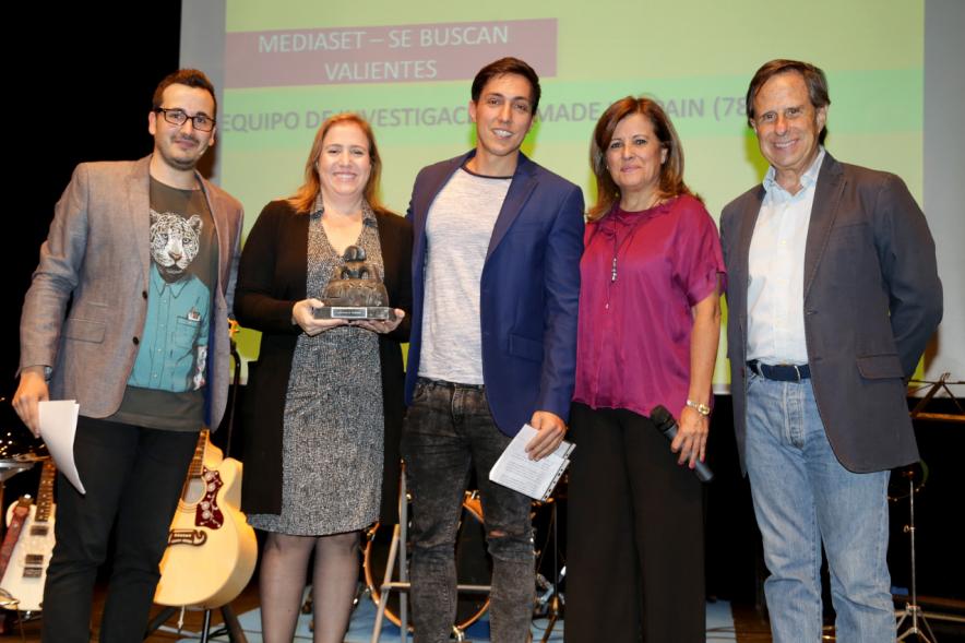 Gala Entrega de Premios Jovenes Alcobendas 2017 - Posado del alcalde con los jóvenes.