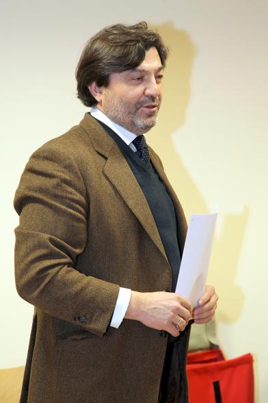Entrega Premios 5º Concurso de Poesía Virgen de la Paz -Primer plano del coordinador. 