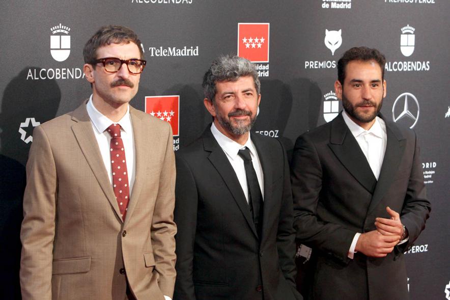 Posando en alfombra roja