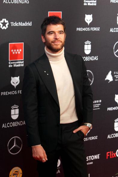 Alfonso Bassave posando