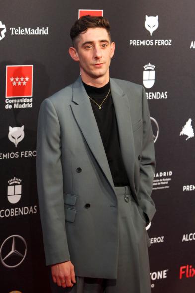 Enric Auquer Posando