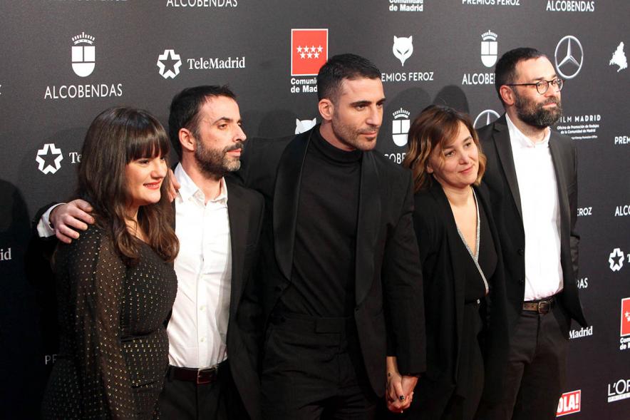 Miguel Ángel Silvestre con el equipo de la serie "En el corredor de la muerte"