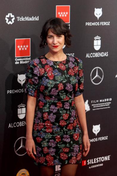 Clara Segura posando en la alfombra roja