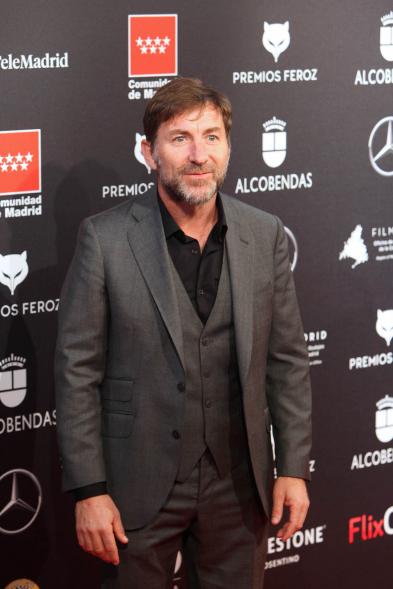 Antonio De La Torre posando en la alfombra roja