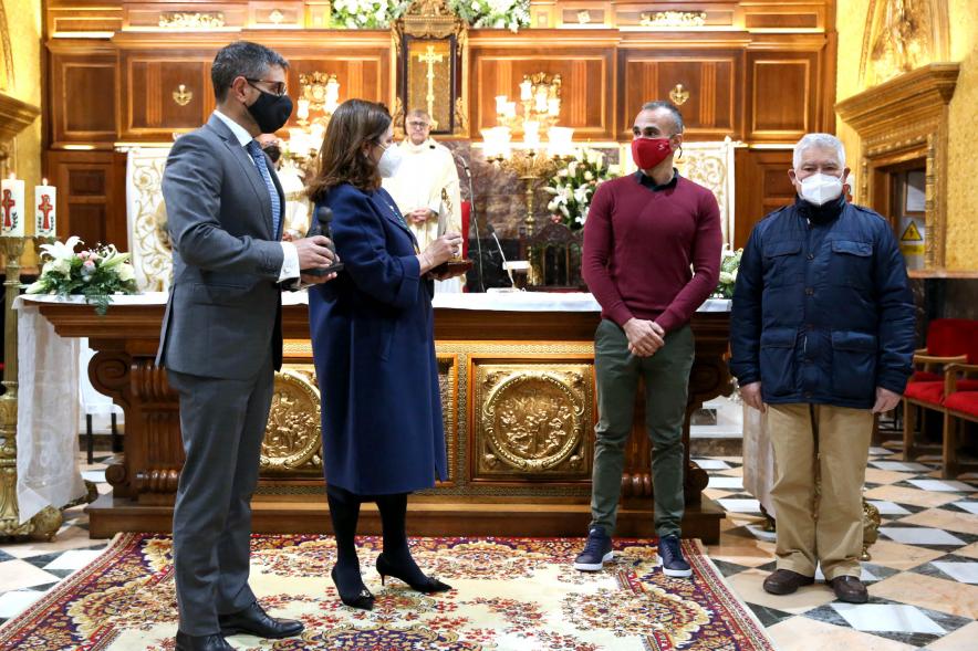 Alcalde Rafael Sánchez, Presidenta de la Hermandad Isabel Paramo y galardonados Entrega de Premios a los Valores Humanos. 2021