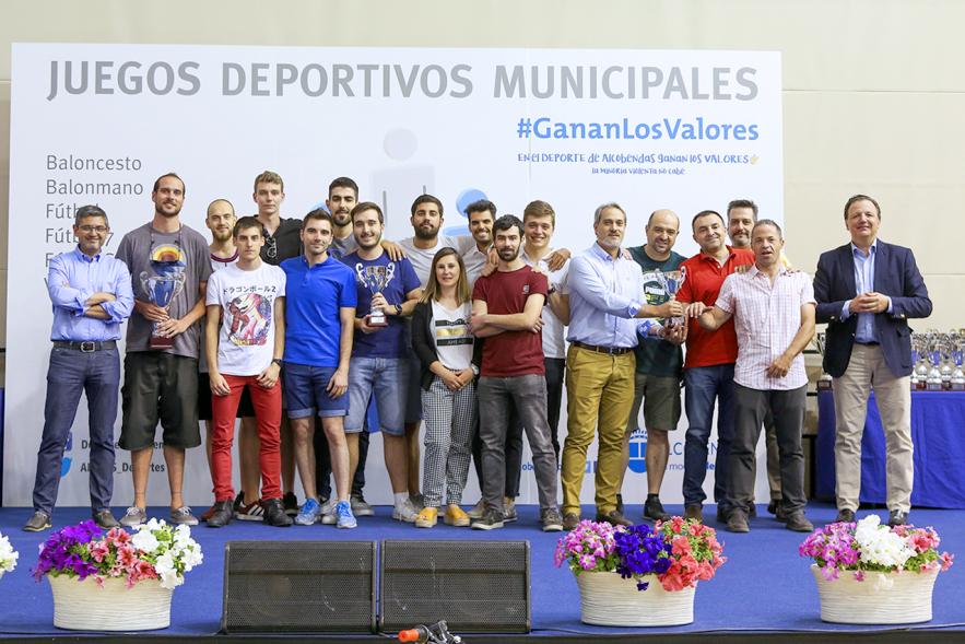 Alcalde Rafael Sánchez, concejal Juan Francisco Figueroa, deportistas y autoridades. Entrega Premios Competiciones Locales 2018-19 