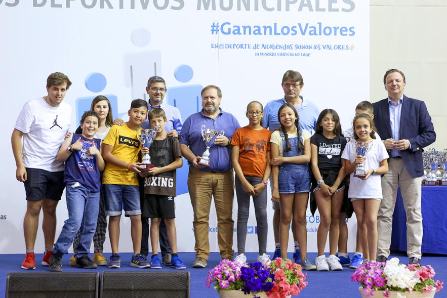  Alcalde Rafael Sánchez, concejal Juan Francisco Figueroa, autoridades y deportistas. Entrega Premios Competiciones Locales 2018-19 